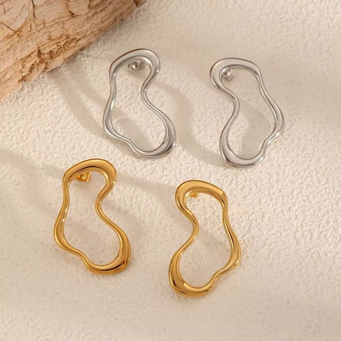 Wave Frame Earrings (Gold or Silver)
