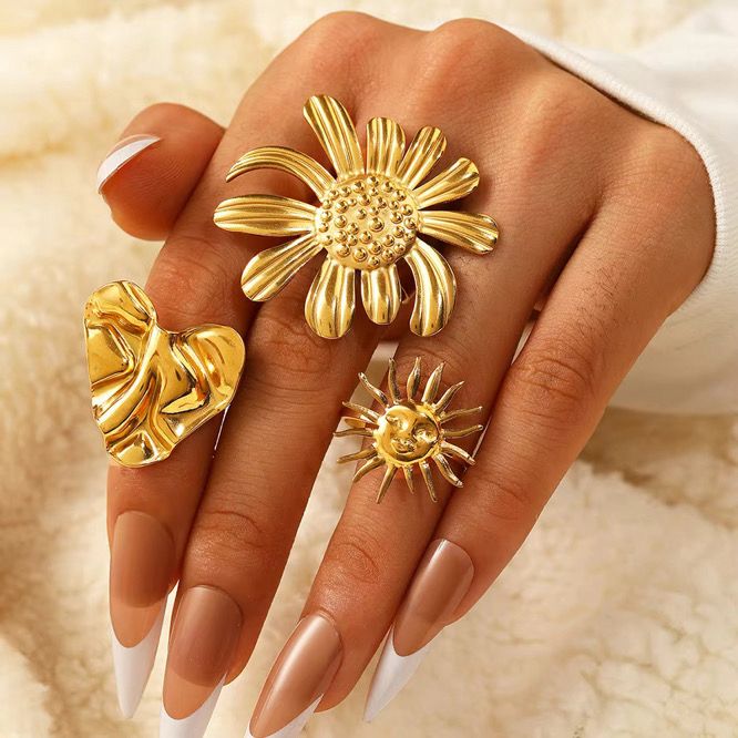 Golden Bloom Ring Set